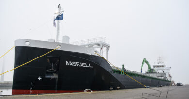 Eerste nieuw gebouwde hybride schip in Eemshaven