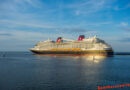 Cruiseschip Disney Wish verlaat Eemshaven voor proefvaart